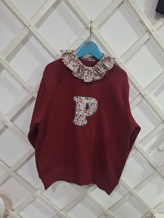 Sudadera burdeos incial más cuello