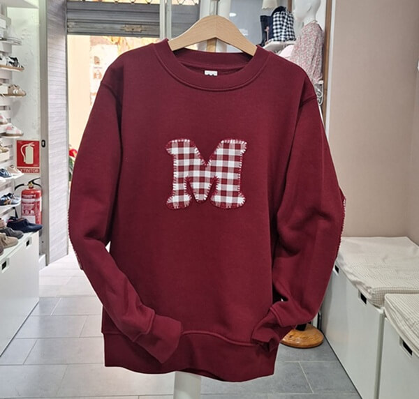 Sudadera coderas e inicial