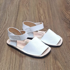 Menorquina barefoot blanca