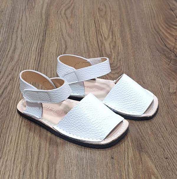Menorquina barefoot blanca